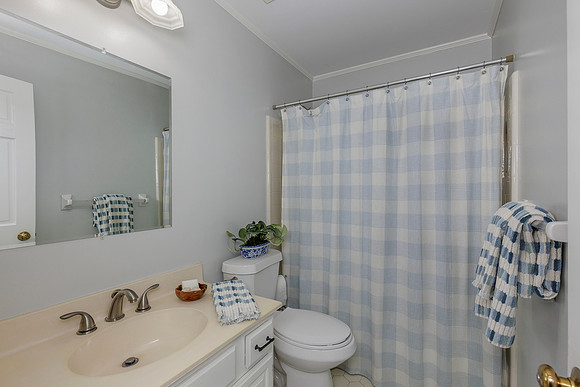 496 Guildford Cir_MLS_35