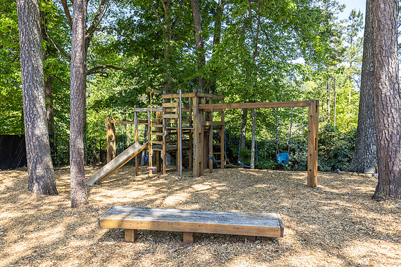 496 Guildford Cir_MLS_57
